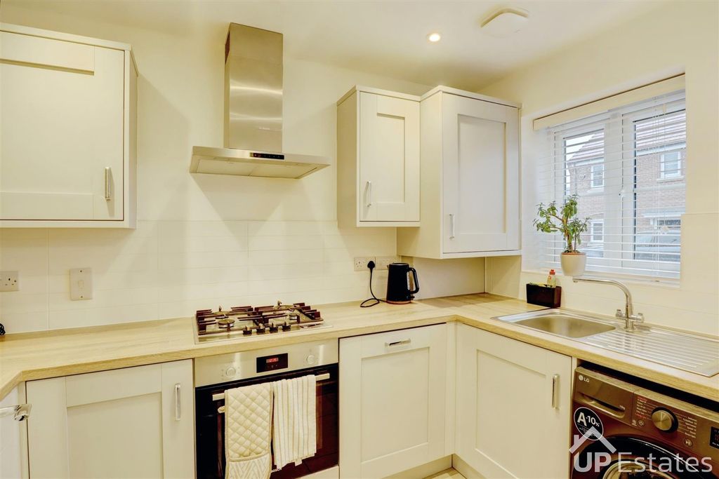 Property photo 3 of 14 Kitchen