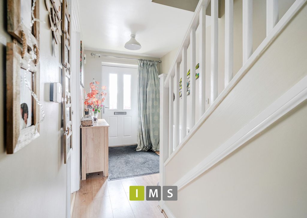 Property photo 2 of 21