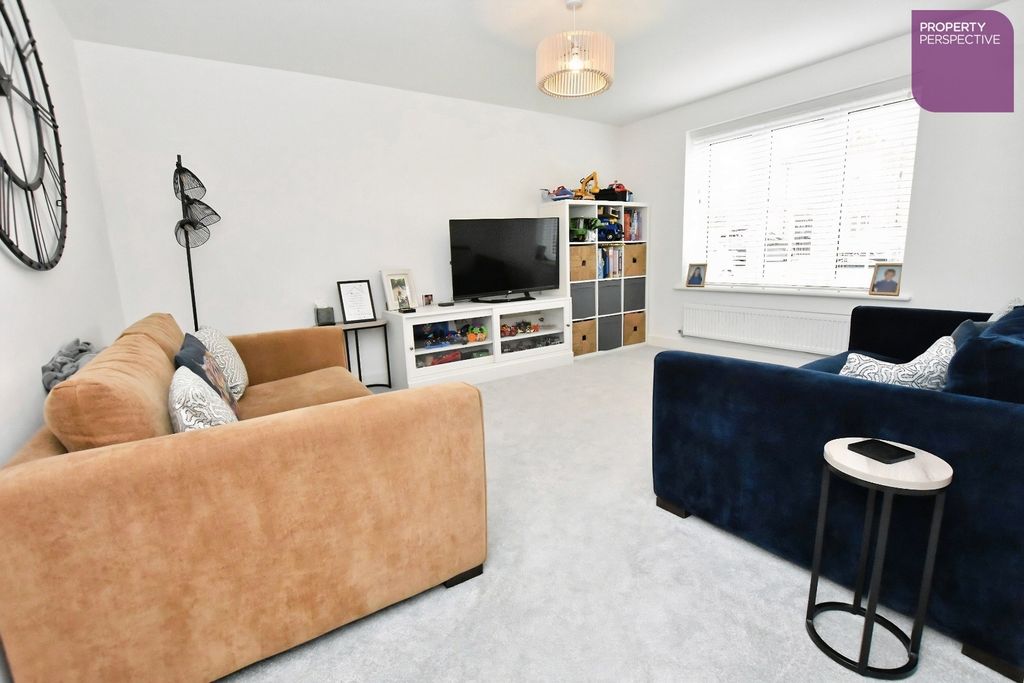 Property photo 2 of 17 Lounge