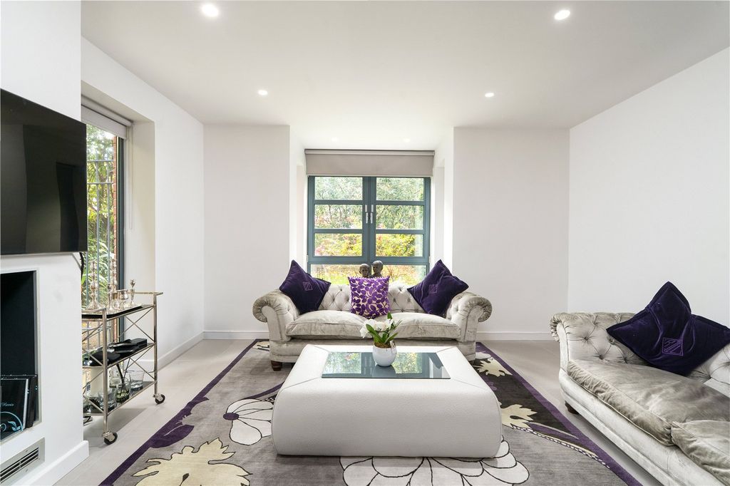 Property photo 2 of 15 Picture No. 12