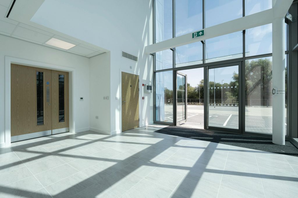 Property photo 3 of 12 Iw110825Ca056U2.Jpg