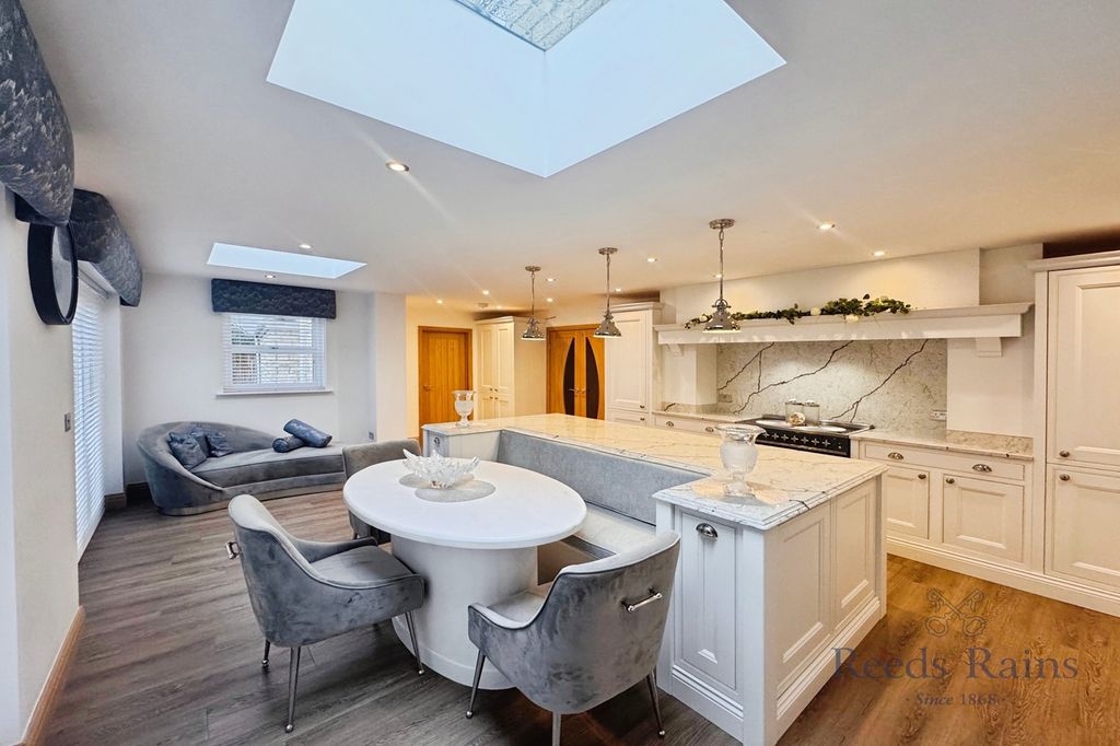 Property photo 2 of 26 Kitchen