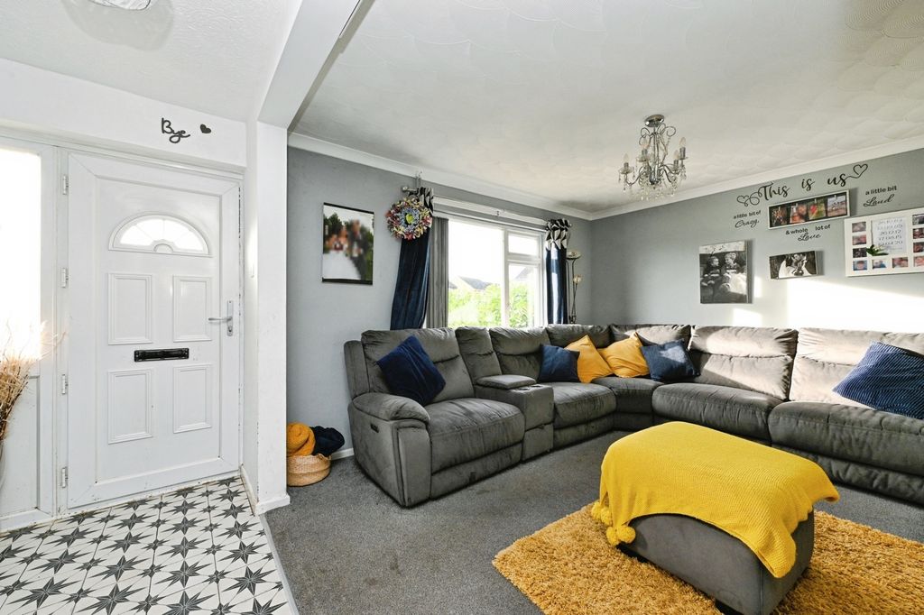 Property photo 2 of 17 Photo