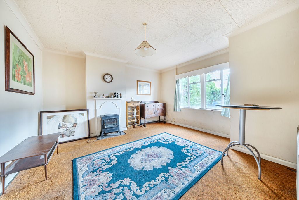 Property photo 2 of 20 1324784-12-687Fd0...