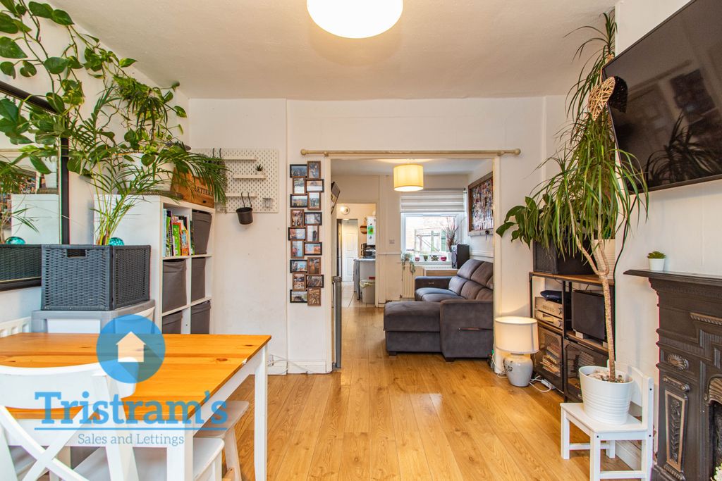 Property photo 2 of 21
