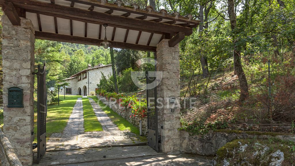 Property photo 2 of 27
