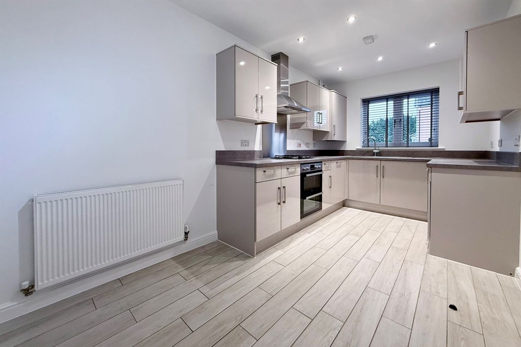 Property photo 3 of 31