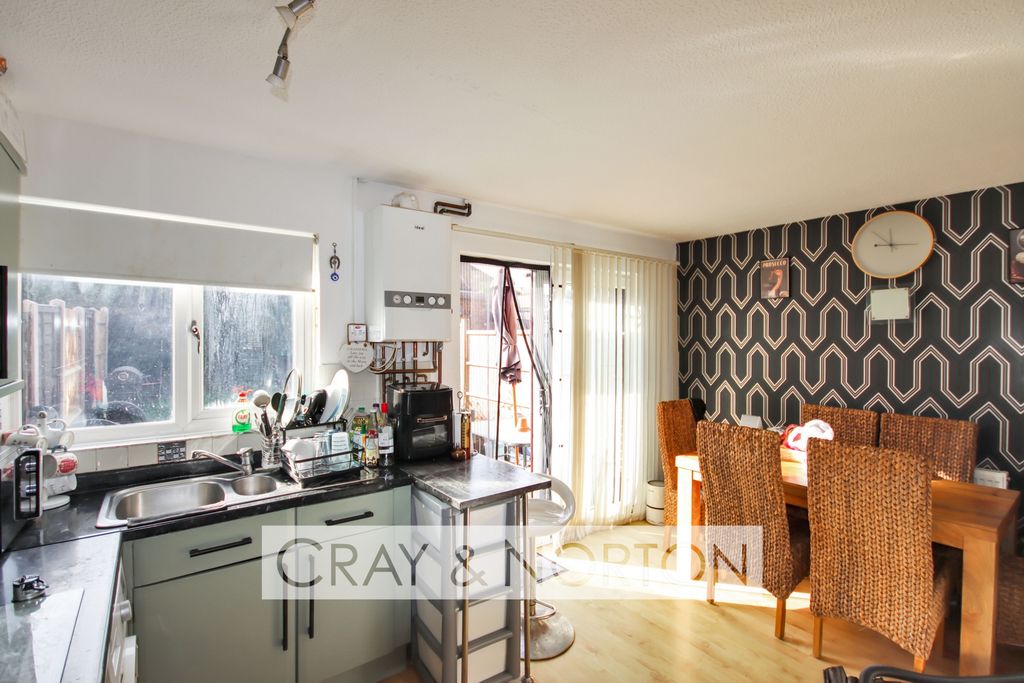 Property photo 3 of 7 Photo 2