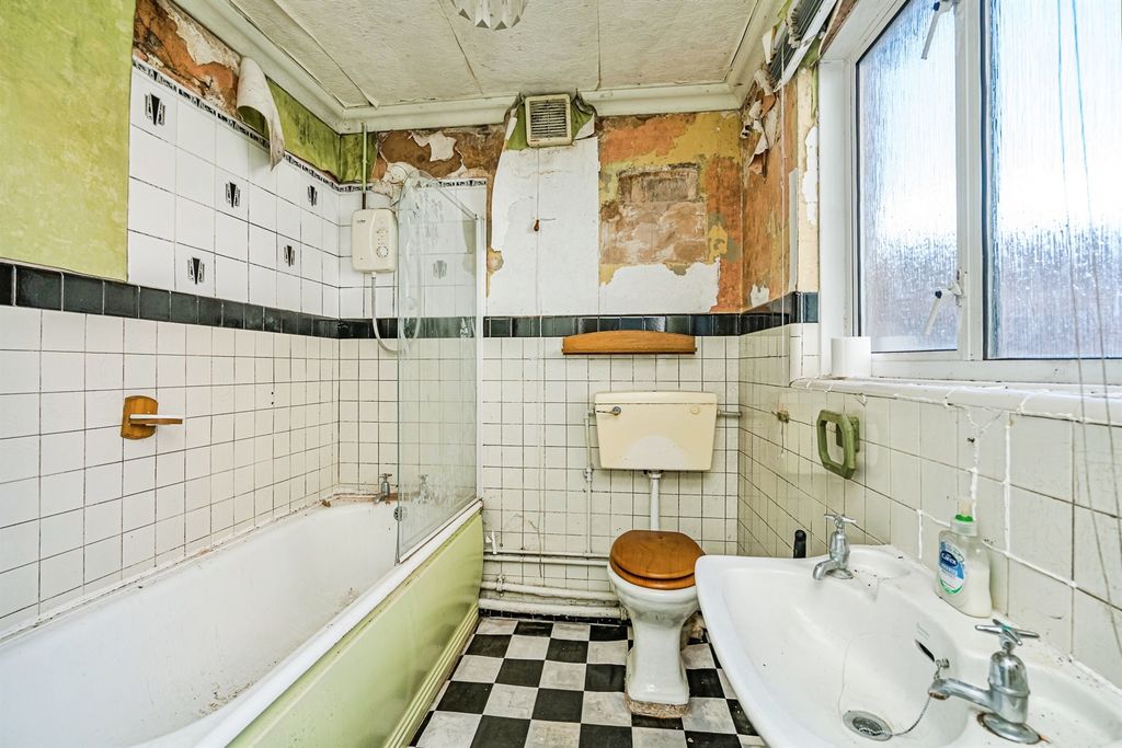 Property photo 3 of 12