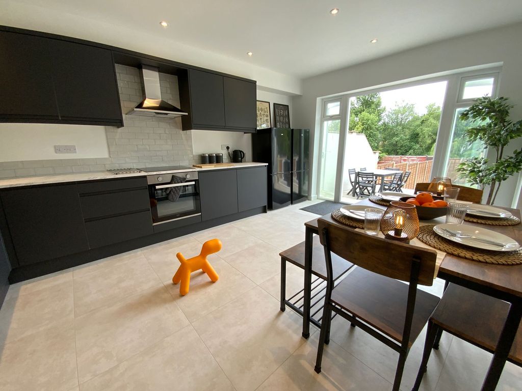 Property photo 2 of 6 Communal Kitchen