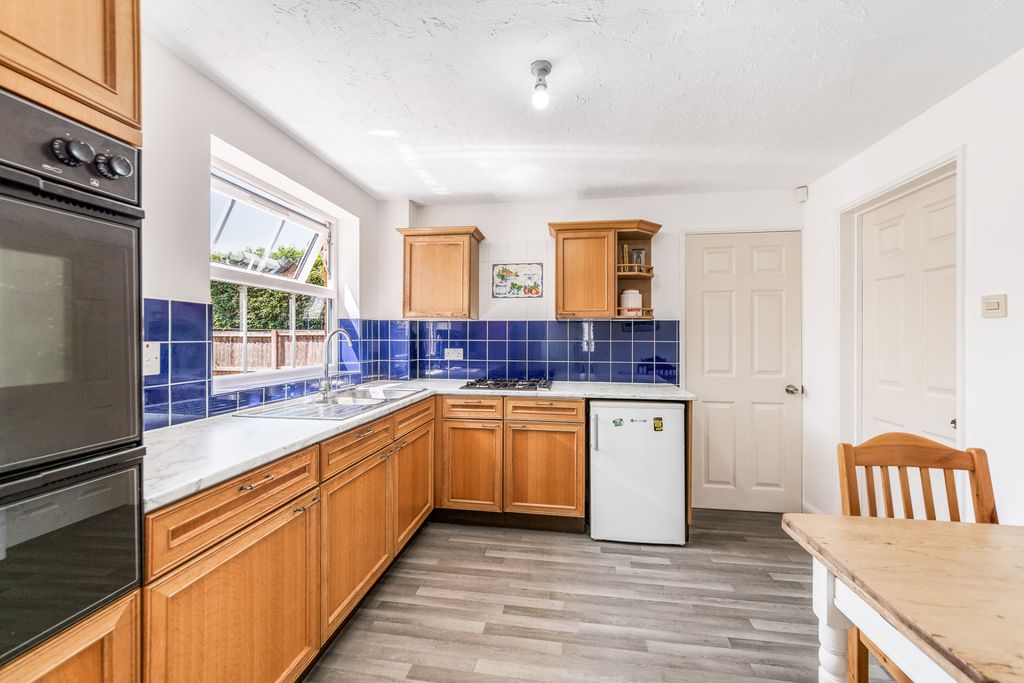 Property photo 2 of 23