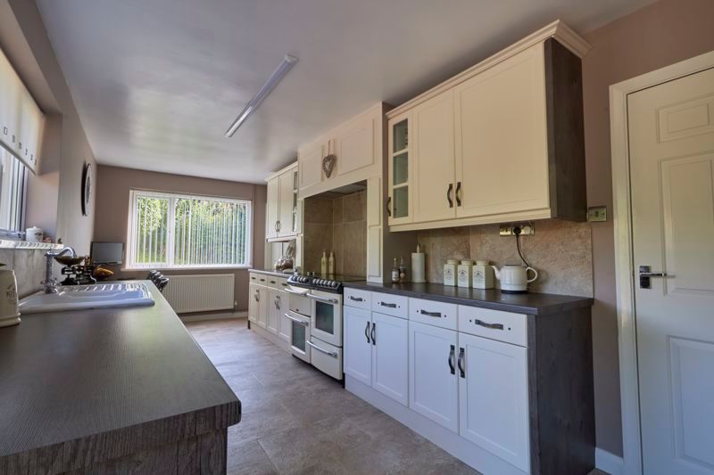 Property photo 2 of 18 Kitchen