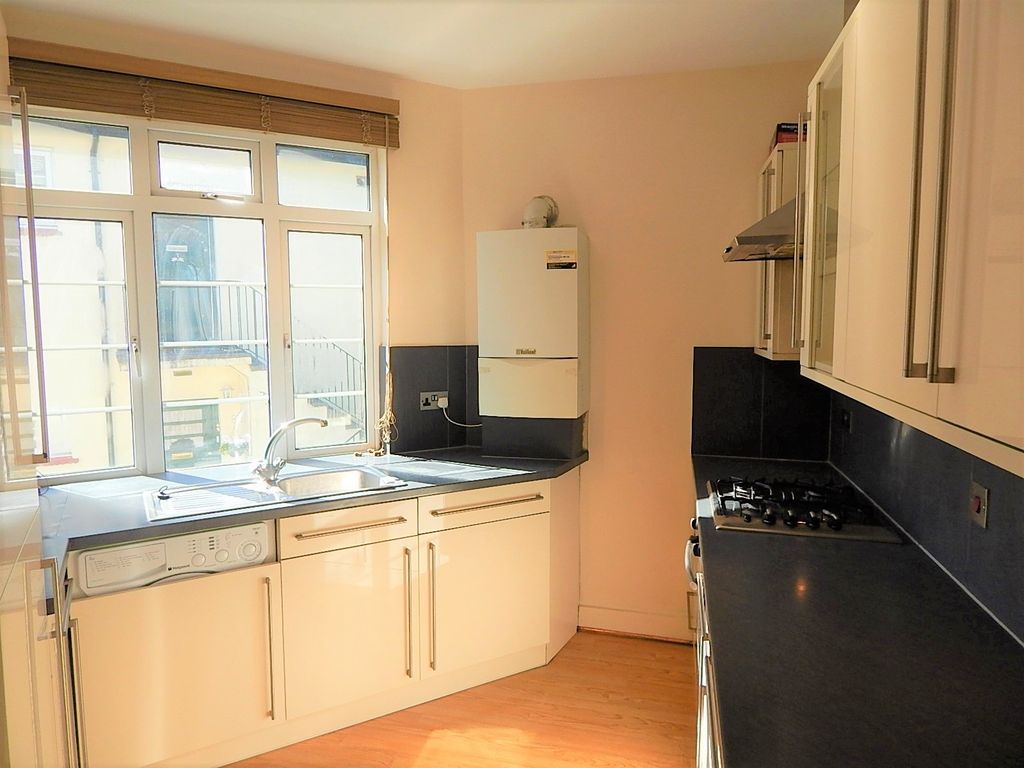 Property photo 3 of 8 Kitchen