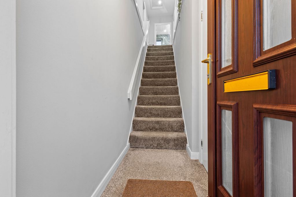 Property photo 2 of 25