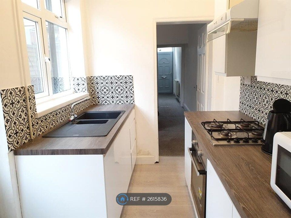 Property photo 1 of 10 Kitchen