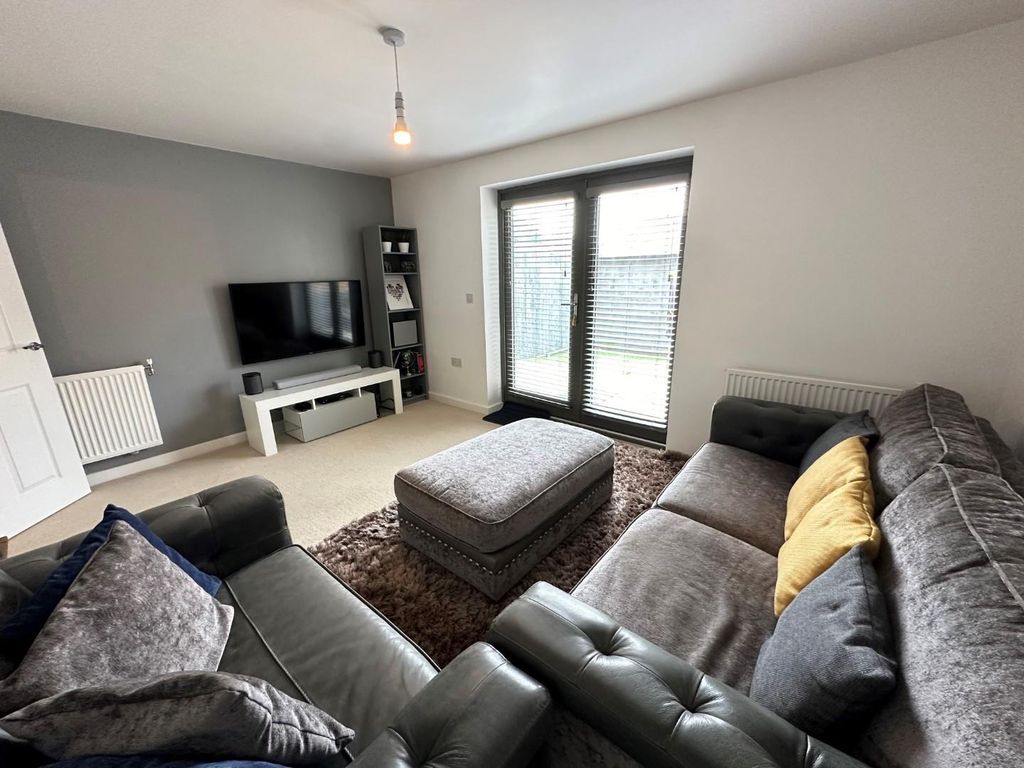 Property photo 3 of 8 5.Jpg