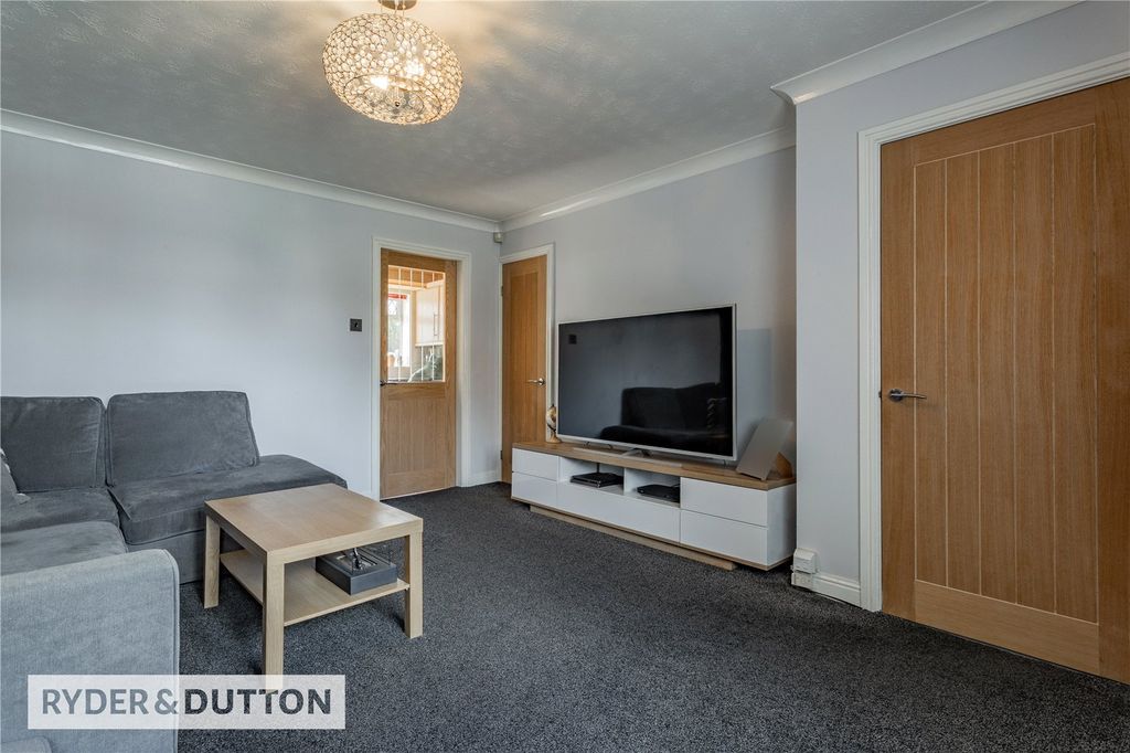 Property photo 3 of 15 Lounge