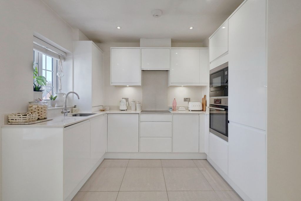 Additional image 10 of 1 bed flat for saleHigh Road, Benfleet SS7