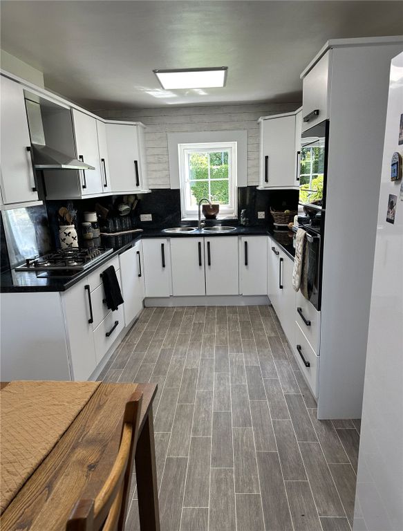 Property photo 2 of 36 Picture No. 90