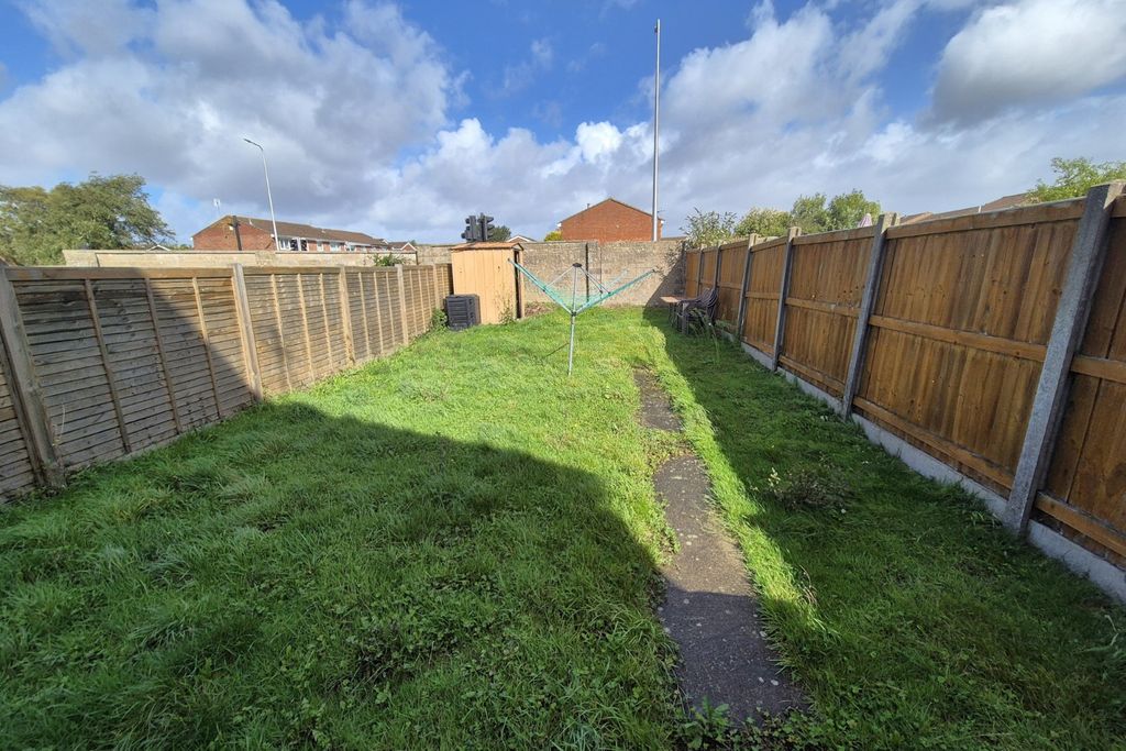 Property photo 2 of 8 Garden