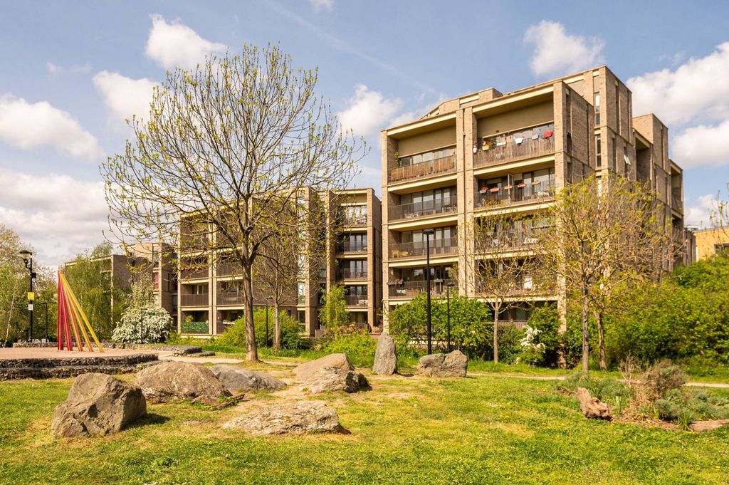 Property photo 2 of 20