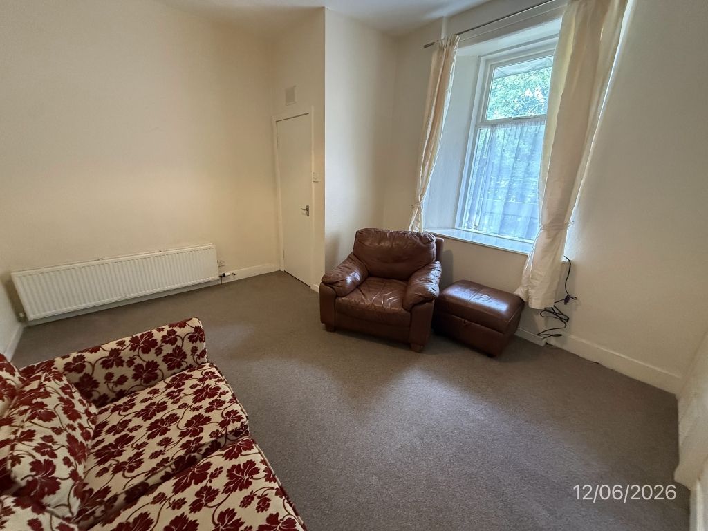 Property photo 1 of 8 Lounge