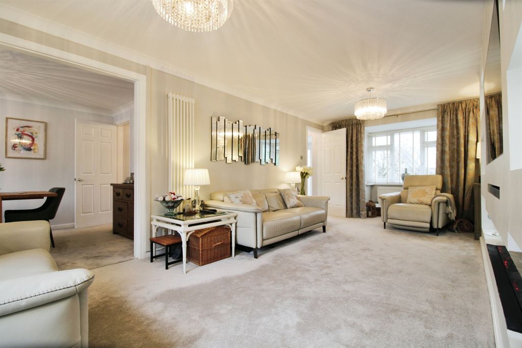 Property photo 2 of 32