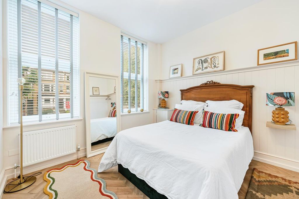 Property photo 2 of 7 20B The Avenue-7.Jpg