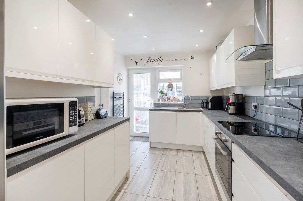 Property photo 2 of 22