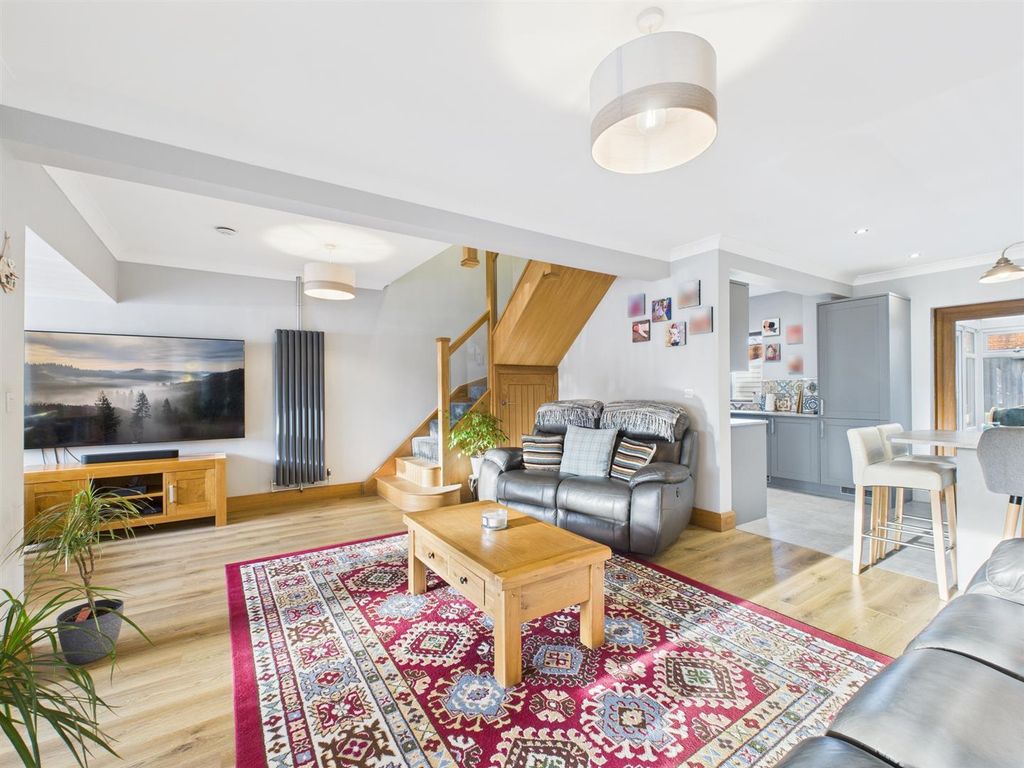 Property photo 3 of 16 Cam02295G0-Pr0381-Still018.Jpg