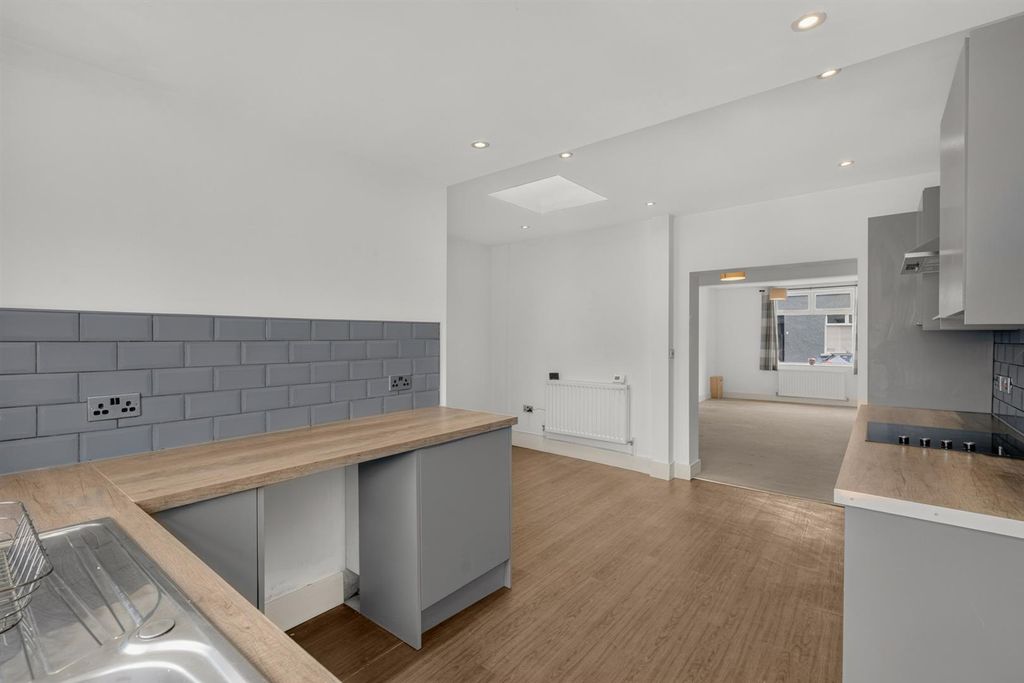 Property photo 3 of 21 9Yr-10.Jpg