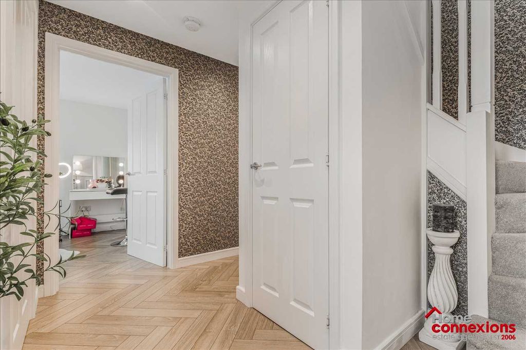 Property photo 2 of 29 Entrance Hallway