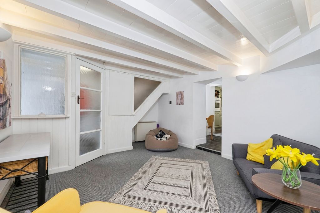 Property photo 3 of 17 Photo