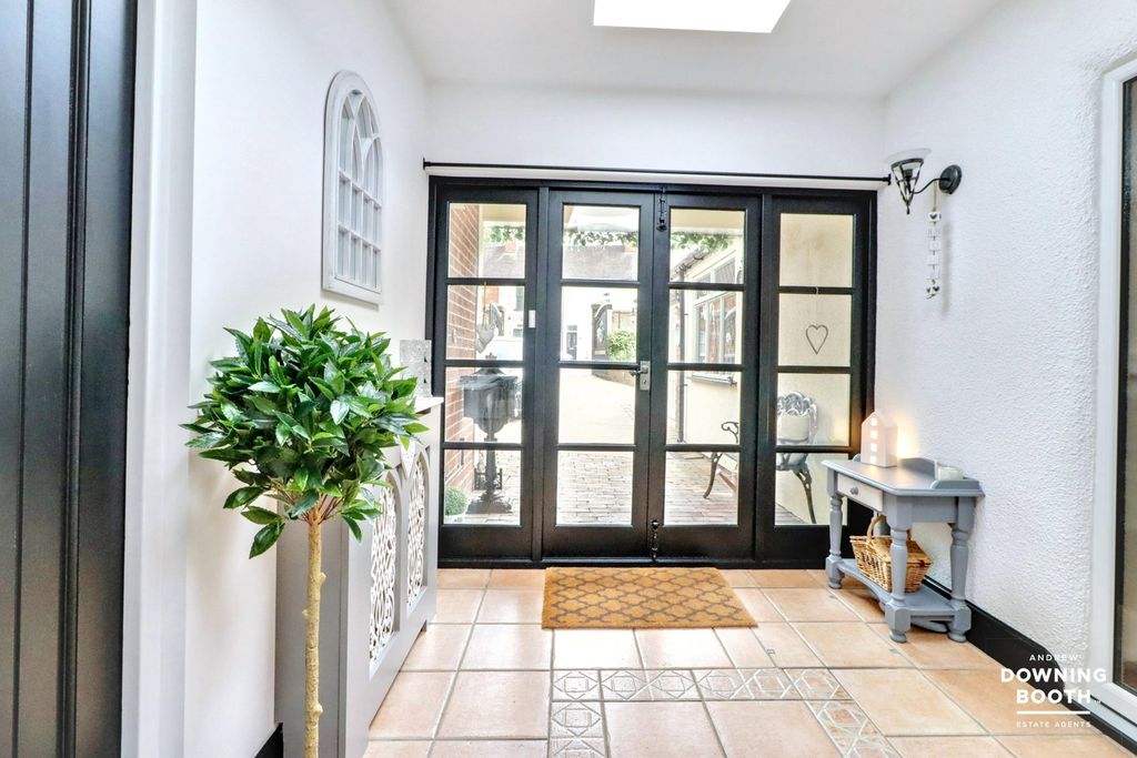 Property photo 2 of 34