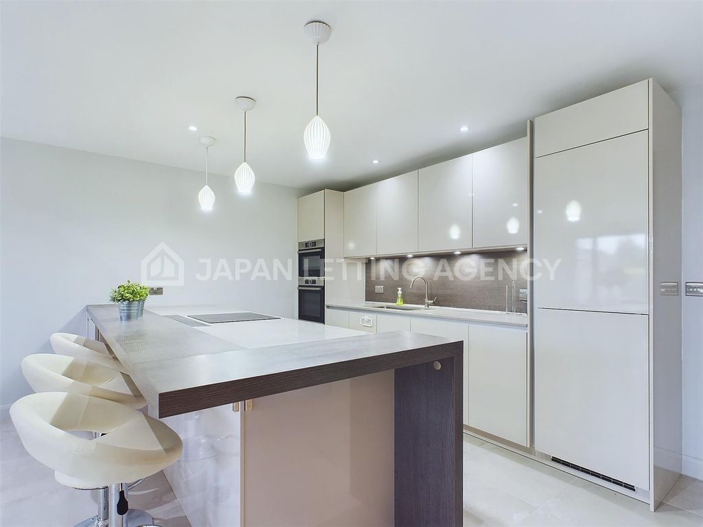 Property photo 3 of 27 Cam02206G0-Pr0056-Still003.Jpg