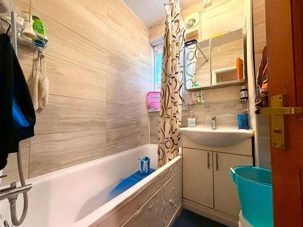 Property photo 3 of 4 8570c445-B7Be-420B-89E2-dc3c1401A287.Jpg