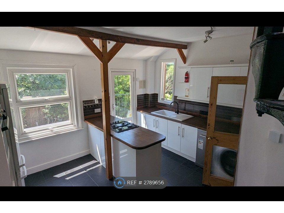 Property photo 3 of 14 Kitchen