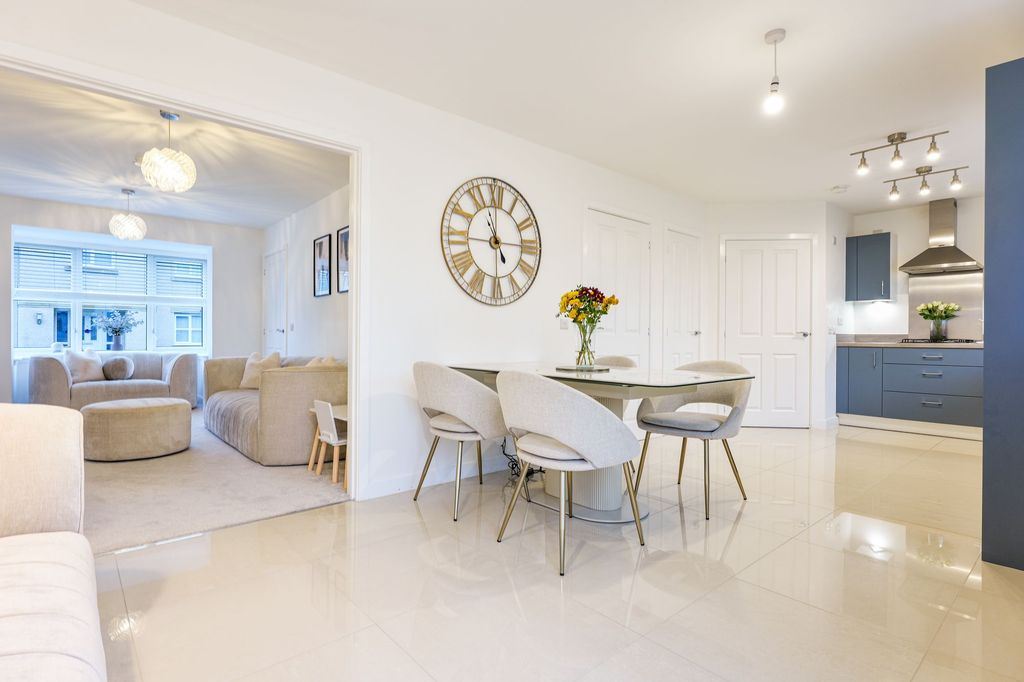 Property photo 3 of 31