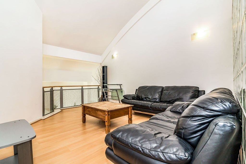 Property photo 2 of 8 Picture No. 17