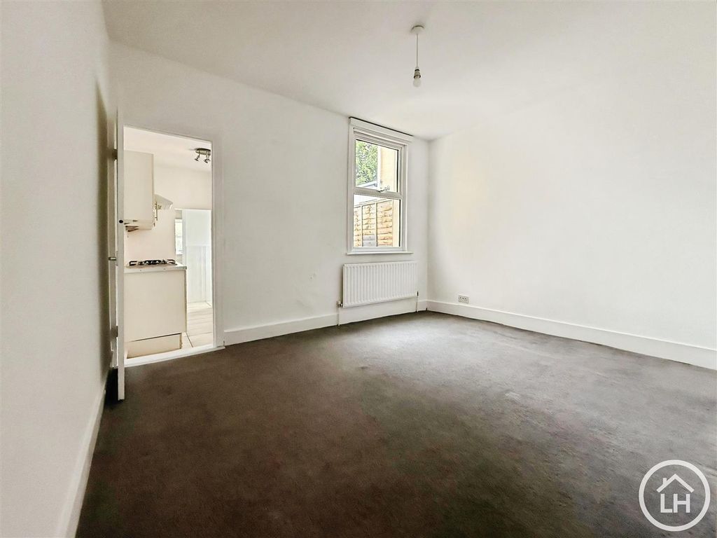 Property photo 3 of 11 Dining Room