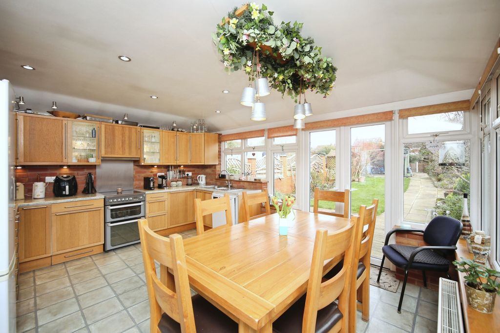 Property photo 3 of 20 Kitchen/Dining Room