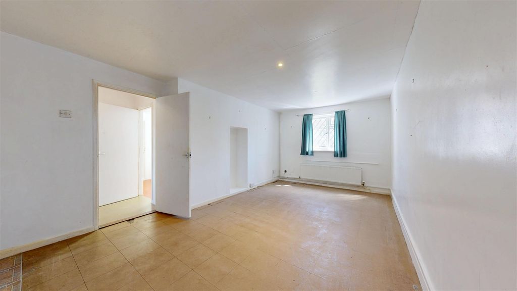 Property photo 2 of 11 Living Room