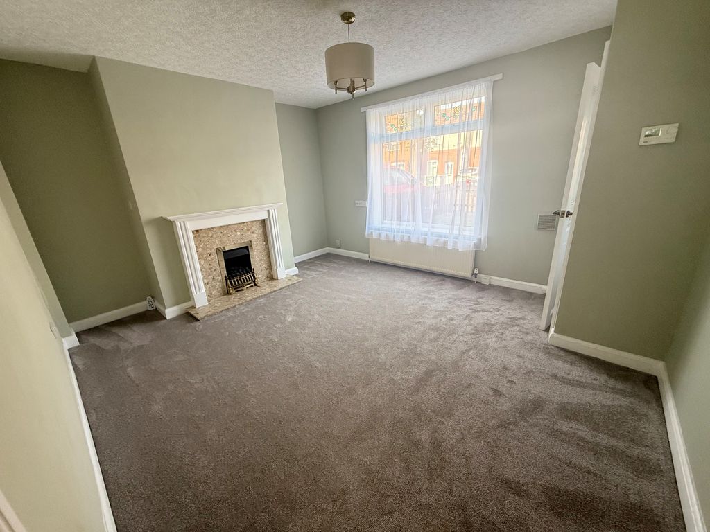 Property photo 2 of 11 Lounge 1