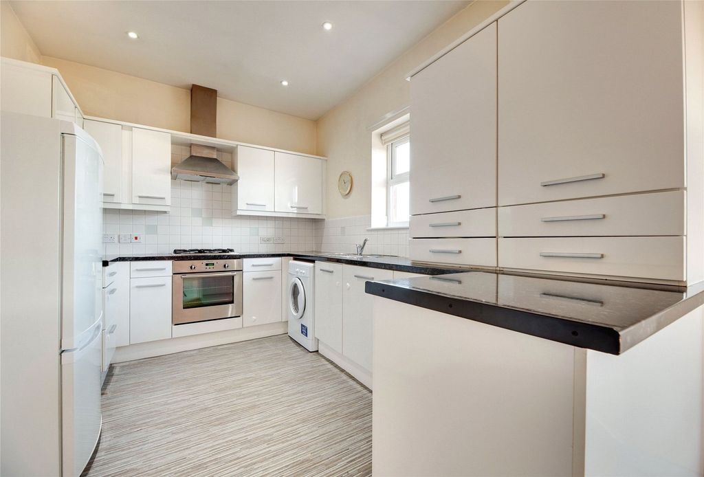 Property photo 1 of 10 Kitchen