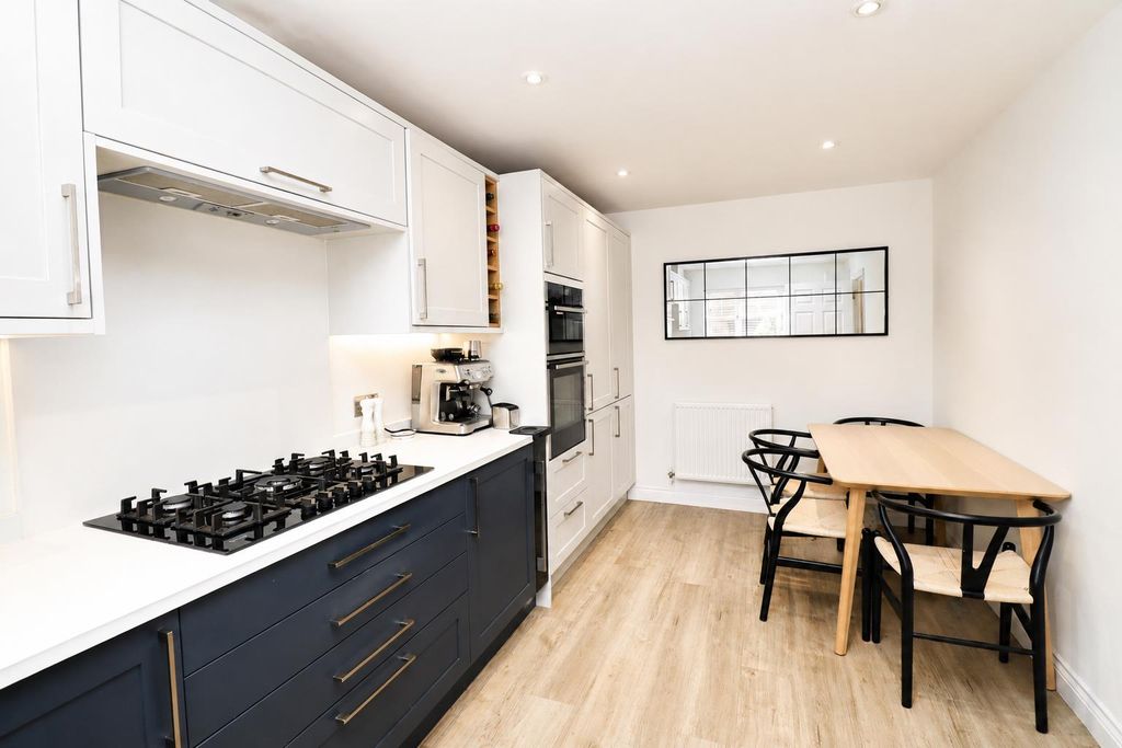 Property photo 3 of 17 Kitchen/Dining Room