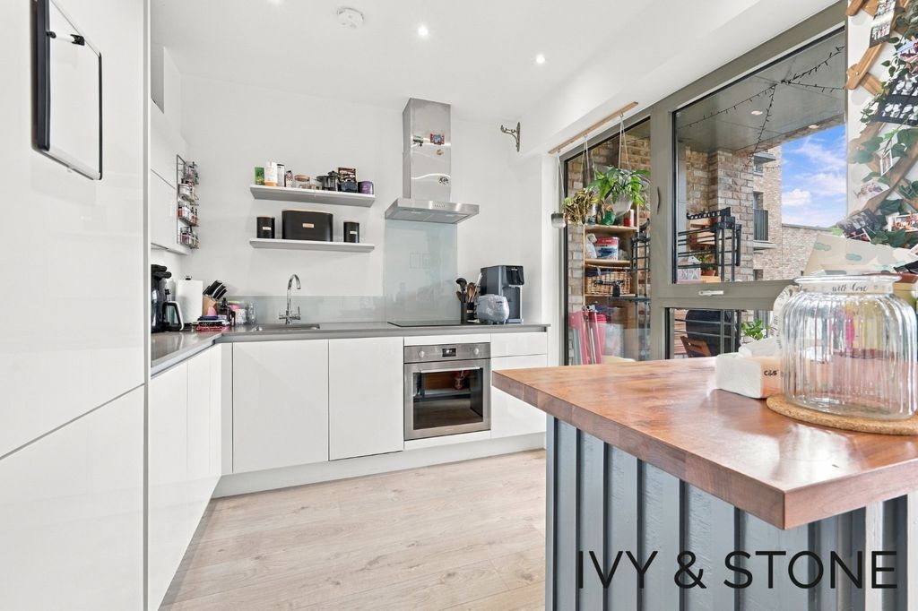 Property photo 3 of 23 5560072