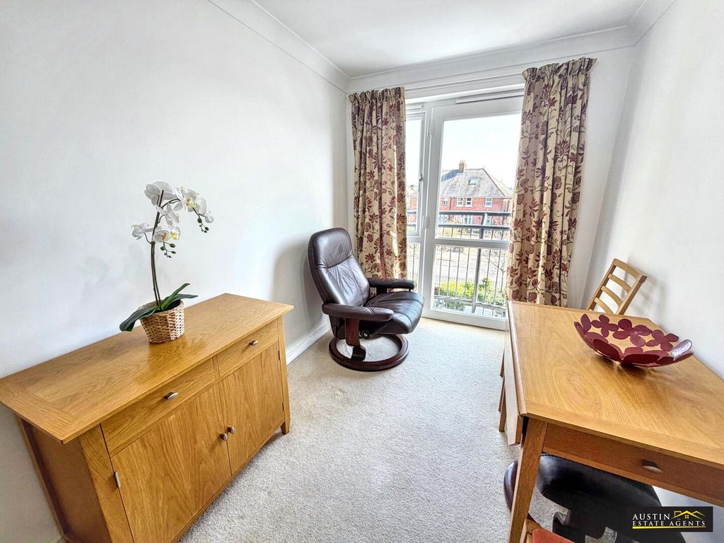 Property photo 3 of 10 Study