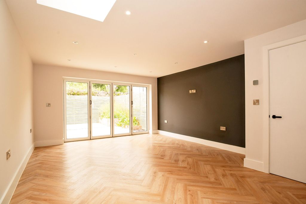 Property photo 2 of 10 710F522B-Ade8-Ec11-B
