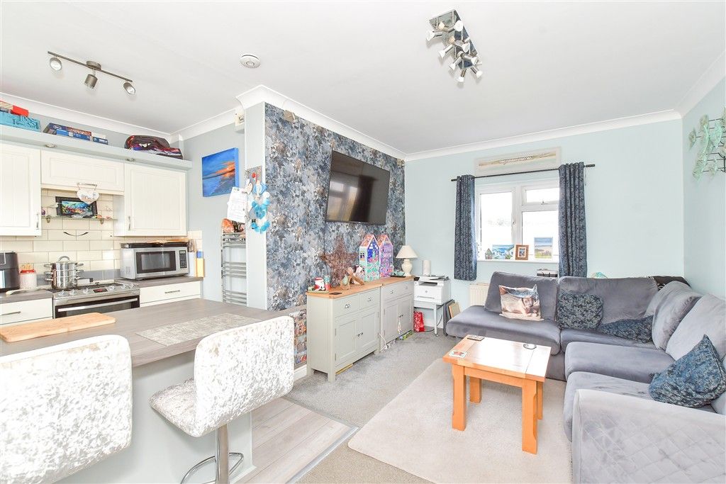 Property photo 3 of 9 Lounge/ Kitchen