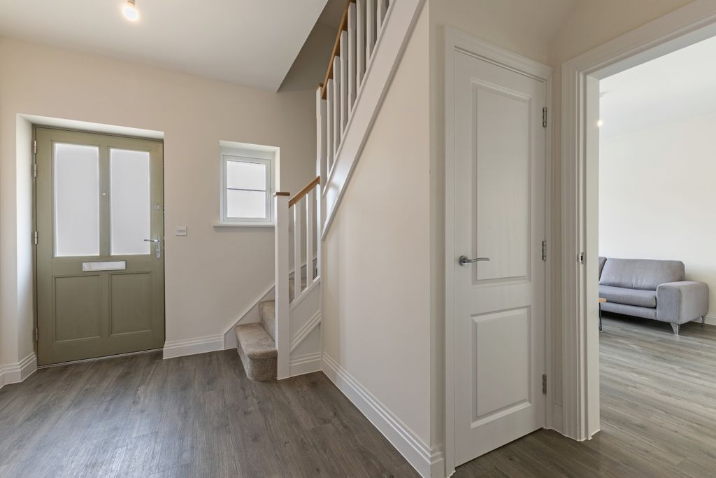 Property photo 2 of 14 Entrance Hall